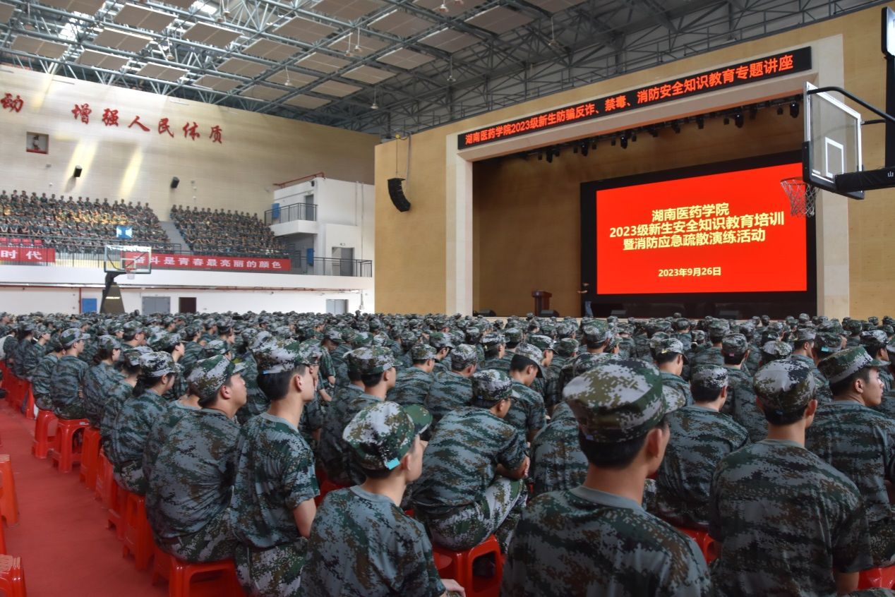 说明: C:\Users\Administrator\Desktop\2023级新生安全教育图片\DSC_0929.JPG